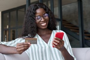 Customer holding a payment card and a smartphone